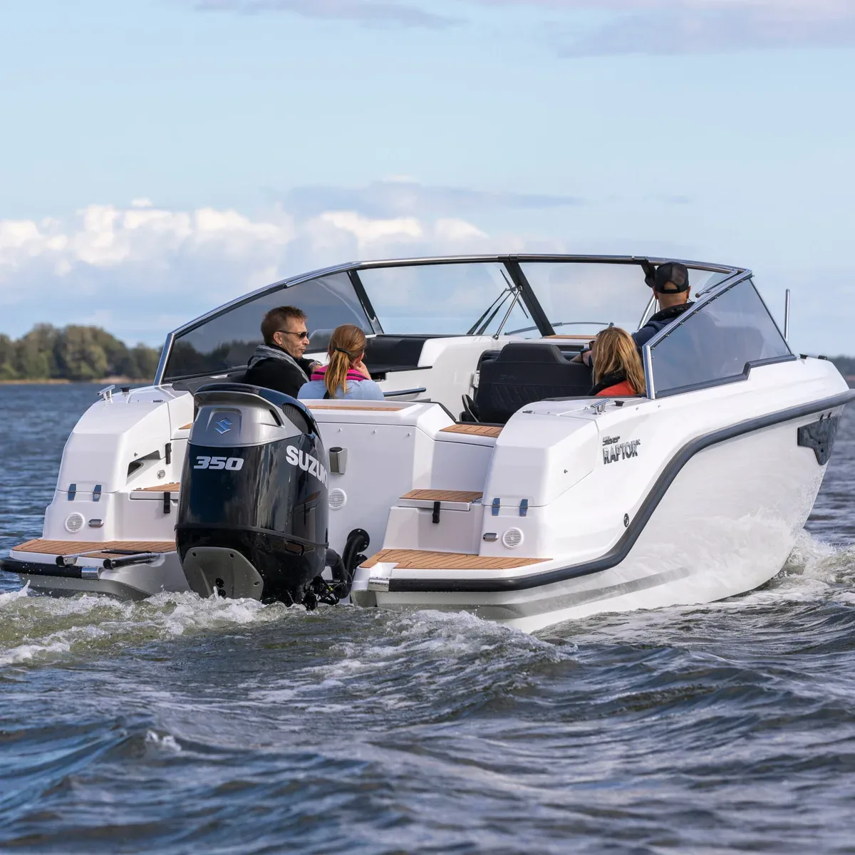 Silnik Suzuki 350 na pawęży Silver Raptora